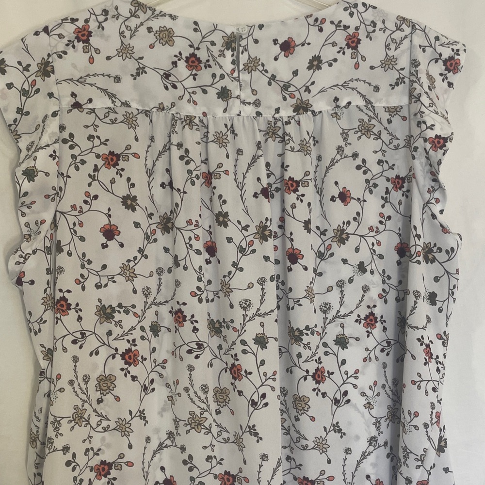 LOFT White Floral Cap Sleeve Blouse XL Pit to Pit 25” Preworn SO PRETTY - Picture 8 of 13
